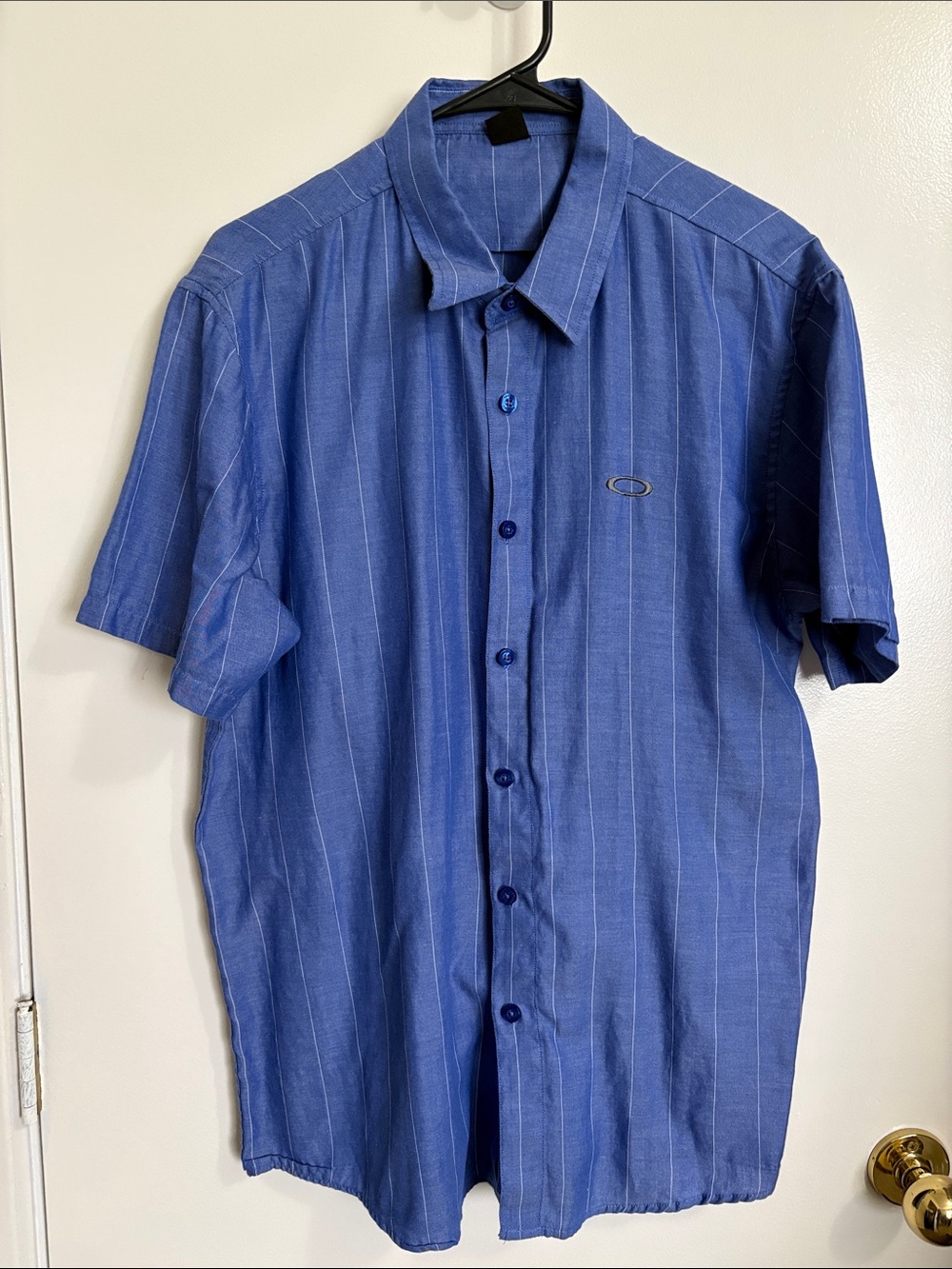 Oakley Men's Blue Pinstripe Short-Sleeve Button-Down Shirt